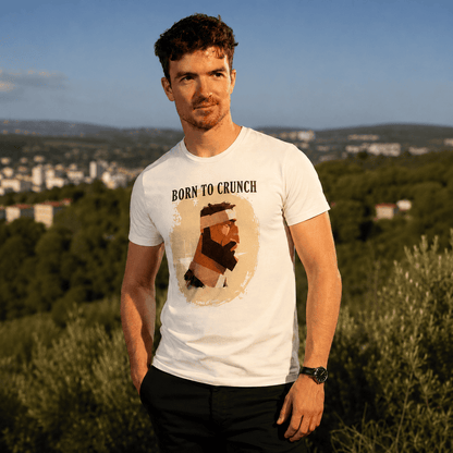 Homme portant le t-shirt rugby Born to Crunch écru