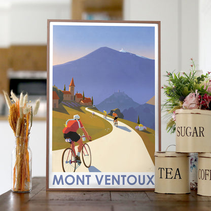 Affiche illustrée Mont Ventoux vintage encadrée dans un intérieur – poster cyclisme Le Géant de Provence